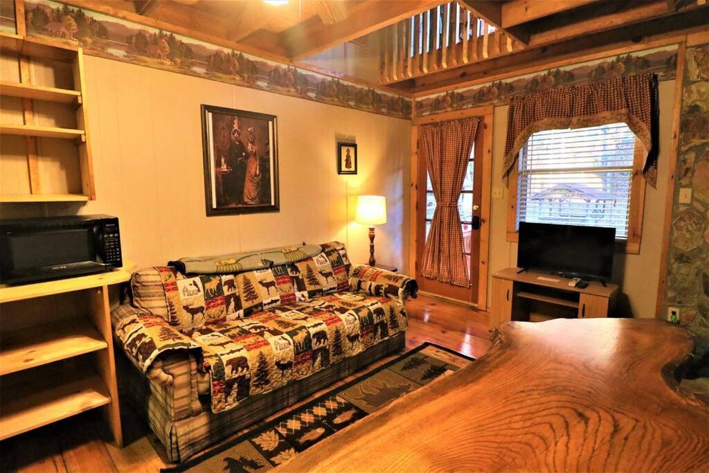 Amazing Cabin Fireplace And Stream #11 Helen Exterior photo