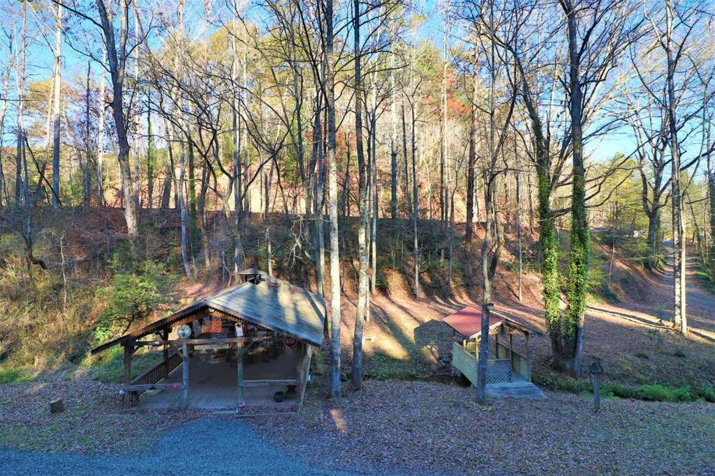 Amazing Cabin Fireplace And Stream #11 Helen Exterior photo
