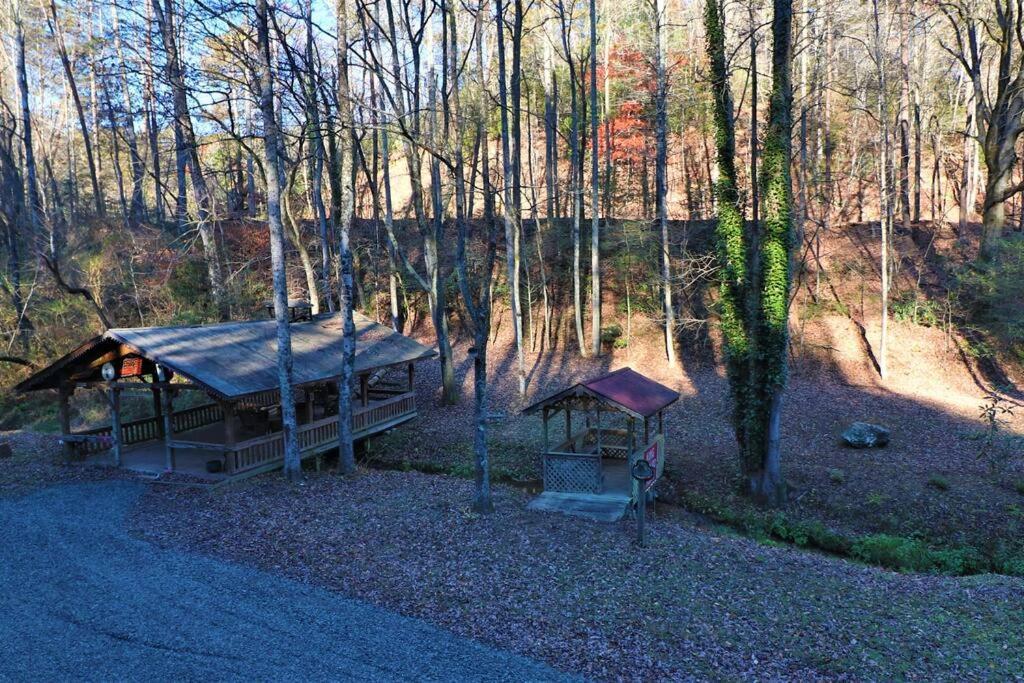 Amazing Cabin Fireplace And Stream #11 Helen Exterior photo