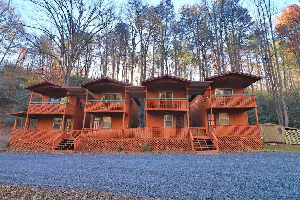 Amazing Cabin Fireplace And Stream #11 Helen Exterior photo