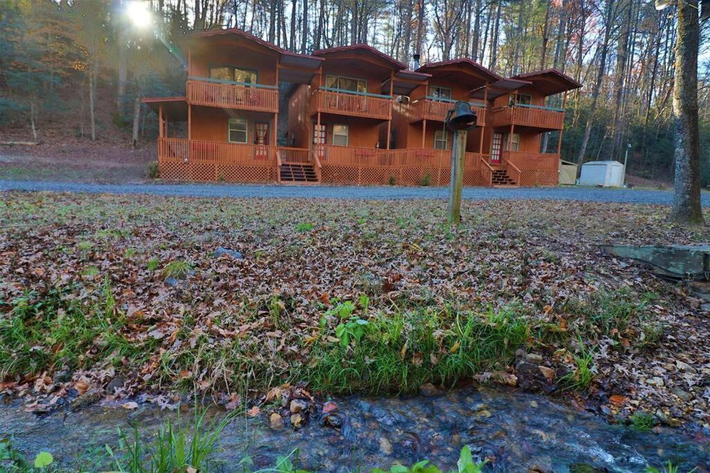 Amazing Cabin Fireplace And Stream #11 Helen Exterior photo